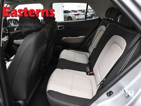 Used 2025 Hyundai Venue SEL FWD image 21