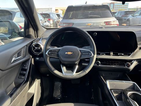 Used 2025 Chevrolet Equinox LT FWD image 34