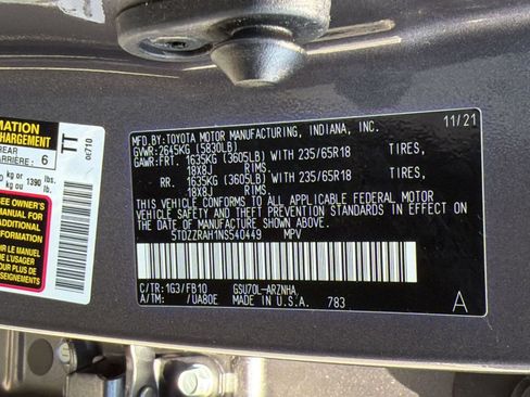 Used 2022 Toyota Highlander LE FWD image 25