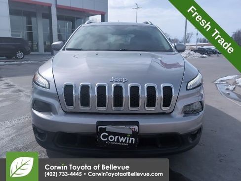 Used 2016 Jeep Cherokee Latitude w/ Cold Weather Group image 9