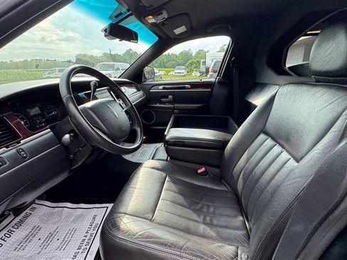 Used 2008 Lincoln Town Car Executive RWD image 39