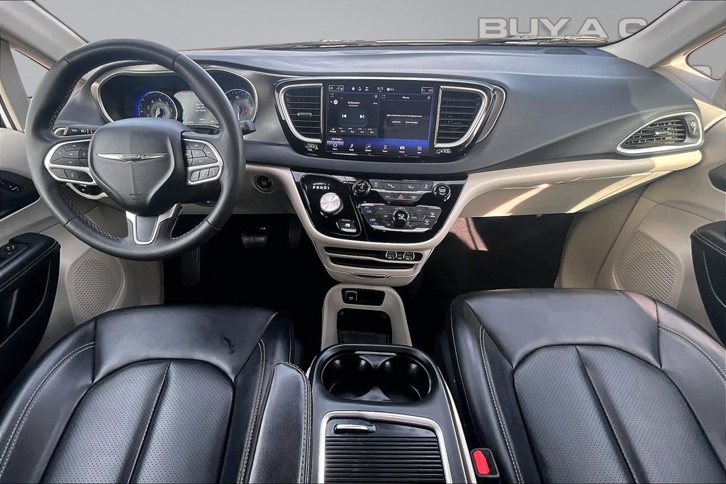 Used 2023 Chrysler Pacifica Touring-L FWD image 16