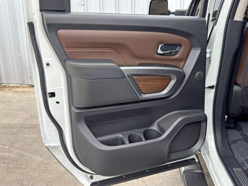 Used 2016 Nissan Titan Platinum Reserve image 41