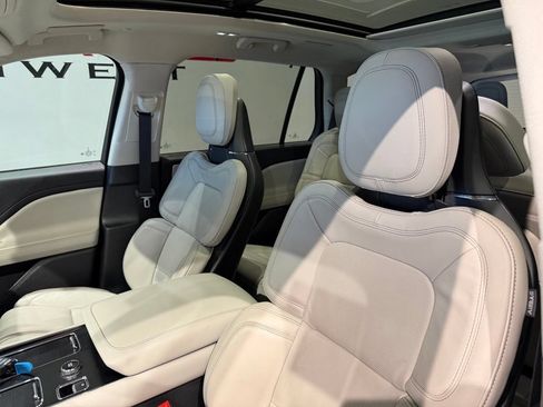 Used 2025 Lincoln Aviator Reserve w/ Equipment Group 201A AWD/4WD image 32