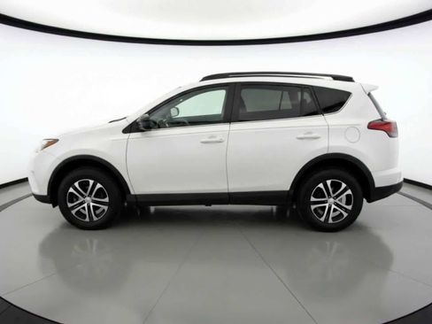 Used 2018 Toyota RAV4 LE image 4