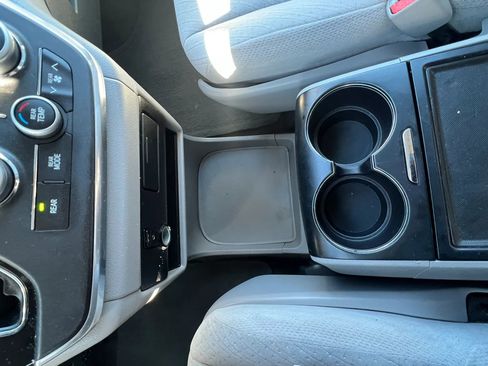 Used 2015 Toyota Sienna LE image 18