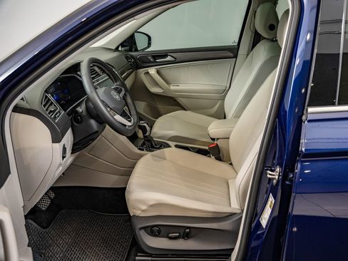 Used 2023 Volkswagen Tiguan SE w/ Panoramic Sunroof Package FWD image 23