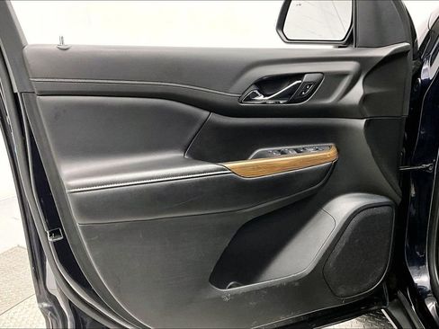 Used 2021 GMC Acadia SLE image 18