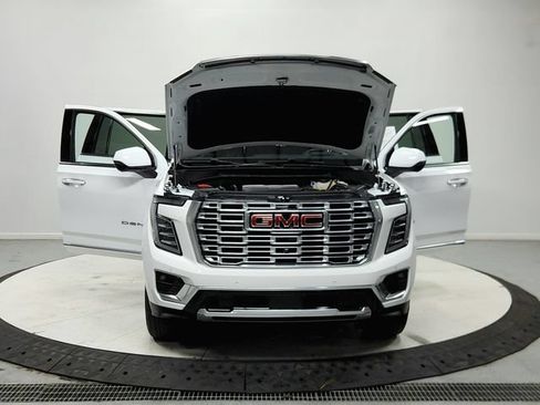 Used 2025 GMC Yukon XL Denali AWD/4WD image 11