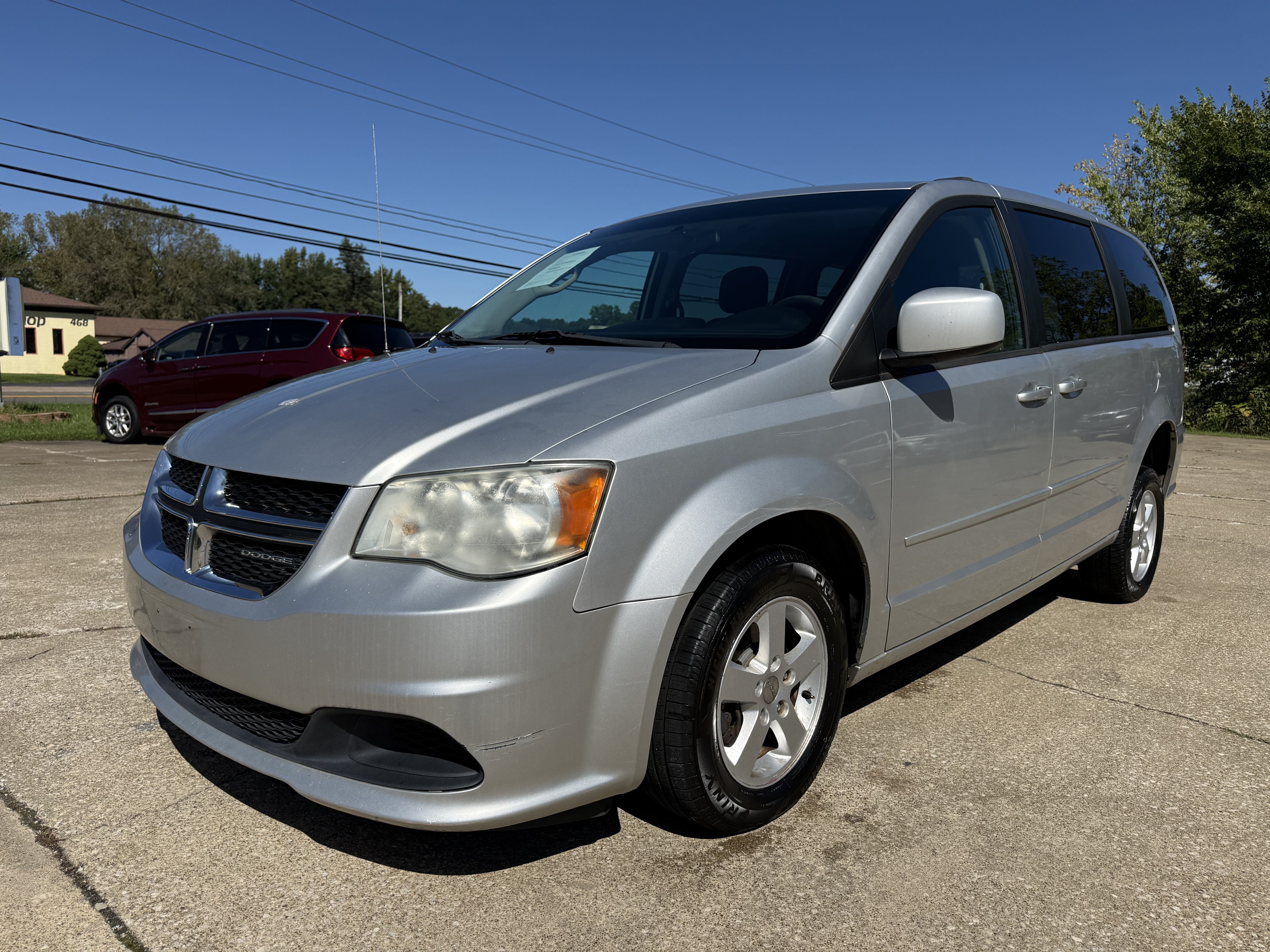 Used 2012 Dodge Grand Caravan SXT FWD image 2