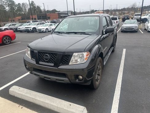 Used 2020 Nissan Frontier SV w/ Midnight Edition Floor Mats image 6