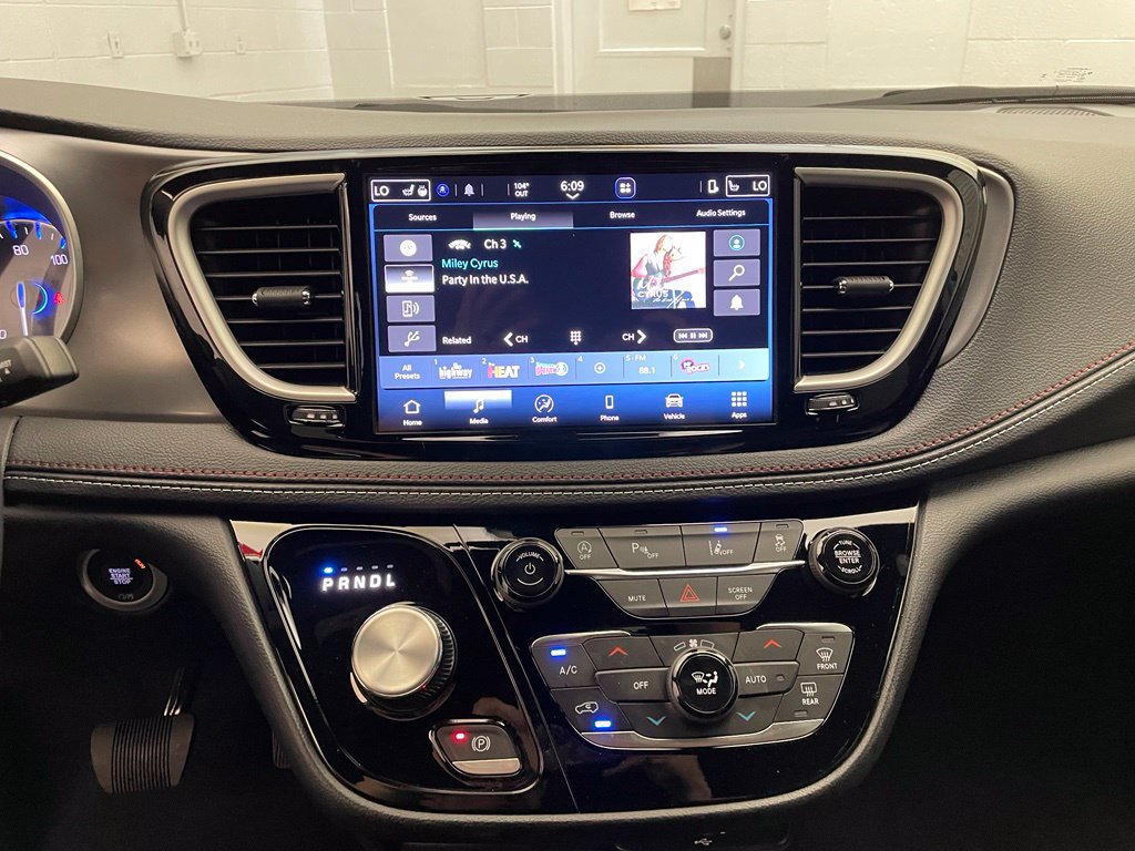 New 2027 Chrysler Pacifica Select FWD image 10