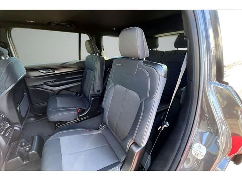 New 2026 Jeep Grand Cherokee L 4WD image 11