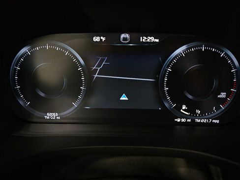 Used 2019 Volvo XC60 T5 Momentum w/ Multimedia Package image 26