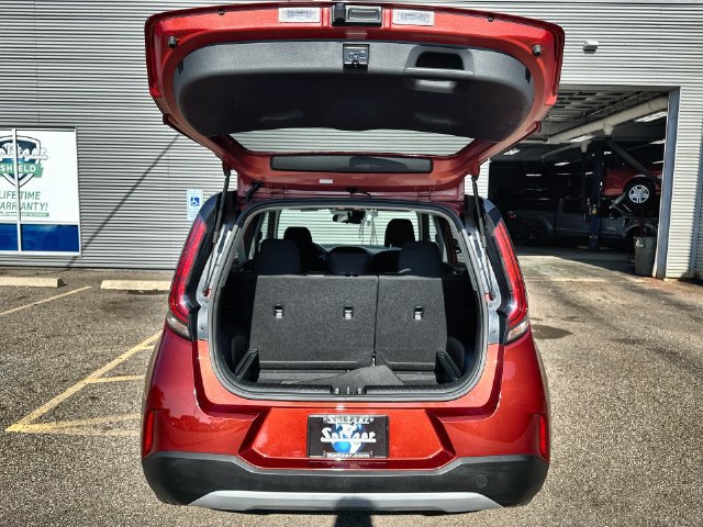 Used 2023 Kia Soul LX w/ LX Technology Package FWD image 28