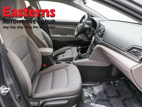 Used 2017 Hyundai Elantra SE w/ Cargo Package image 21