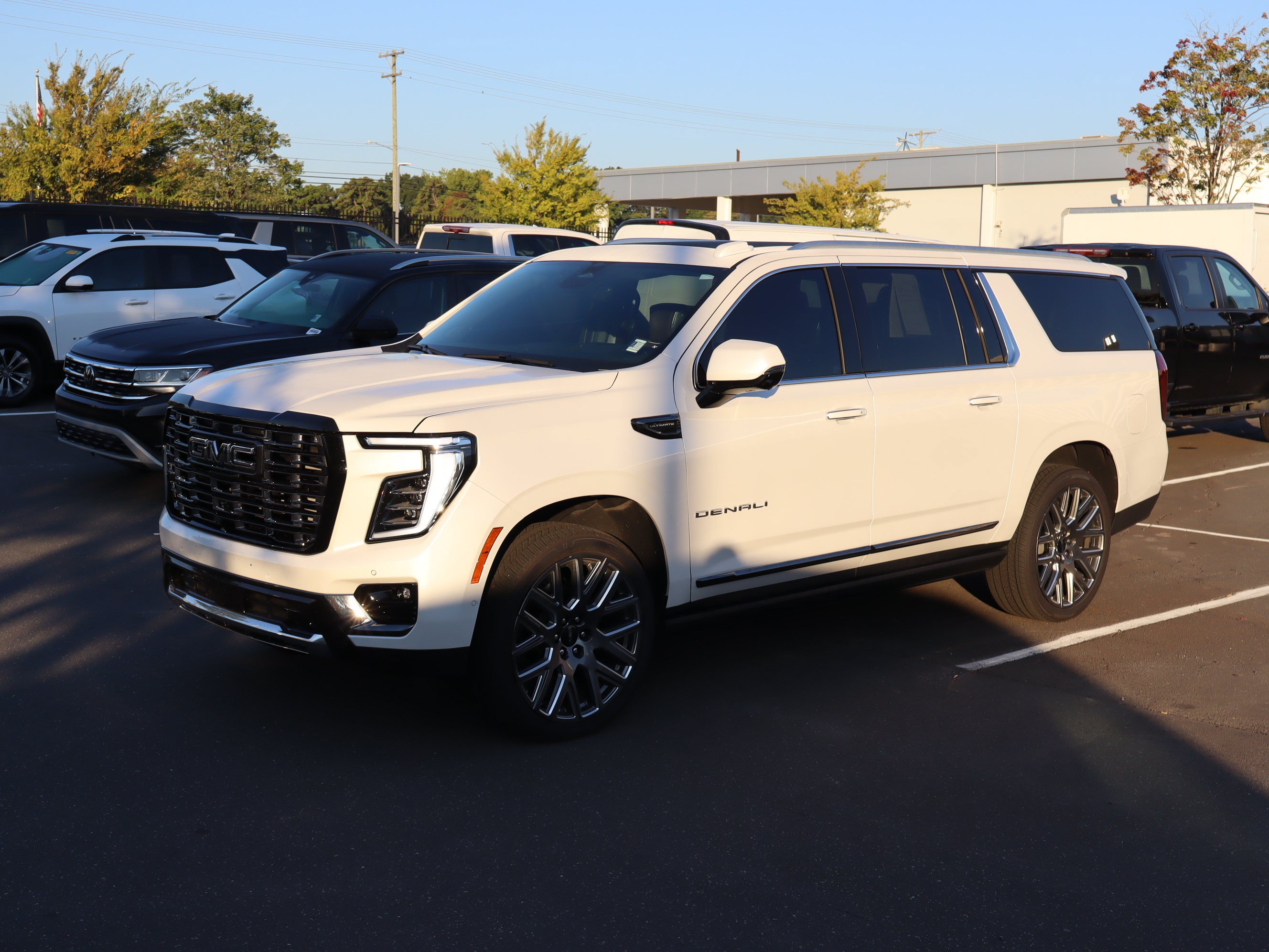 Used 2025 GMC Yukon XL Denali Ultimate AWD/4WD image 5