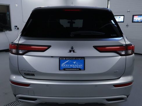 Used 2024 Mitsubishi Outlander SE image 6