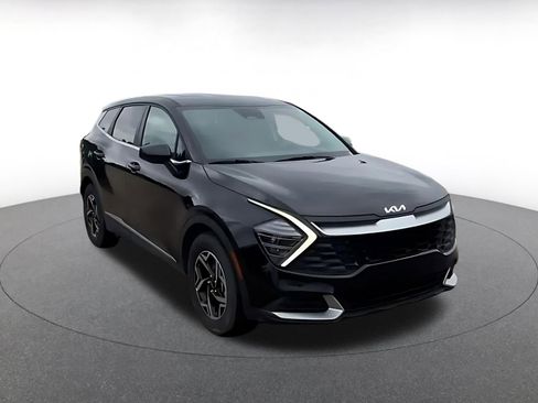 Used 2025 Kia Sportage LX image 3