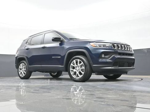 Used 2024 Jeep Compass Latitude AWD/4WD image 50