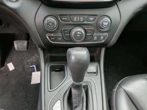 Used 2021 Jeep Cherokee Latitude Plus w/ Sun & Sound Group FWD image 25