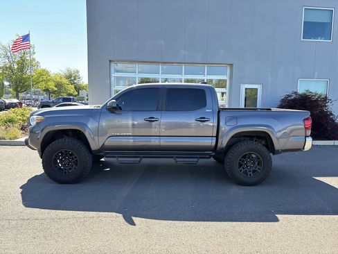 Used 2023 Toyota Tacoma SR5 AWD/4WD image 2