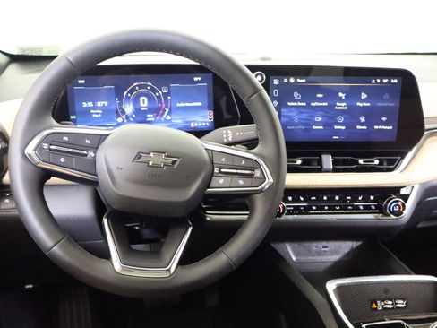 New 2026 Chevrolet Equinox ACTIV w/ Convenience Package III AWD/4WD image 24