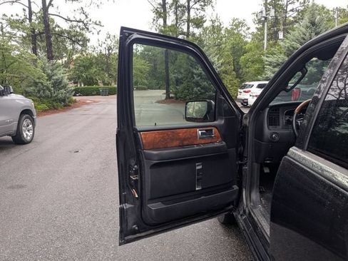 Used 2015 Lincoln Navigator 4WD image 20