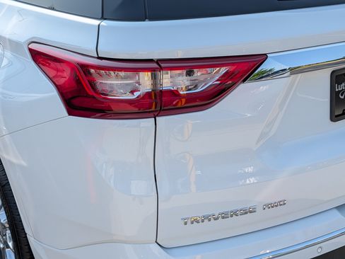 Used 2021 Chevrolet Traverse High Country AWD/4WD image 17