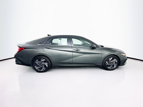Used 2025 Hyundai Elantra SEL image 10