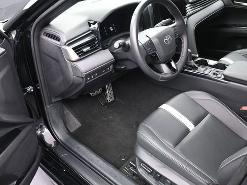 Used 2025 Toyota Camry SE image 12