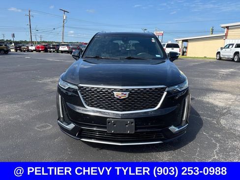 Used 2021 Cadillac XT6 Premium Luxury FWD image 2
