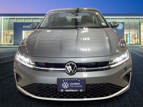 Used 2025 Volkswagen Jetta SE w/ Sunroof Package image 5