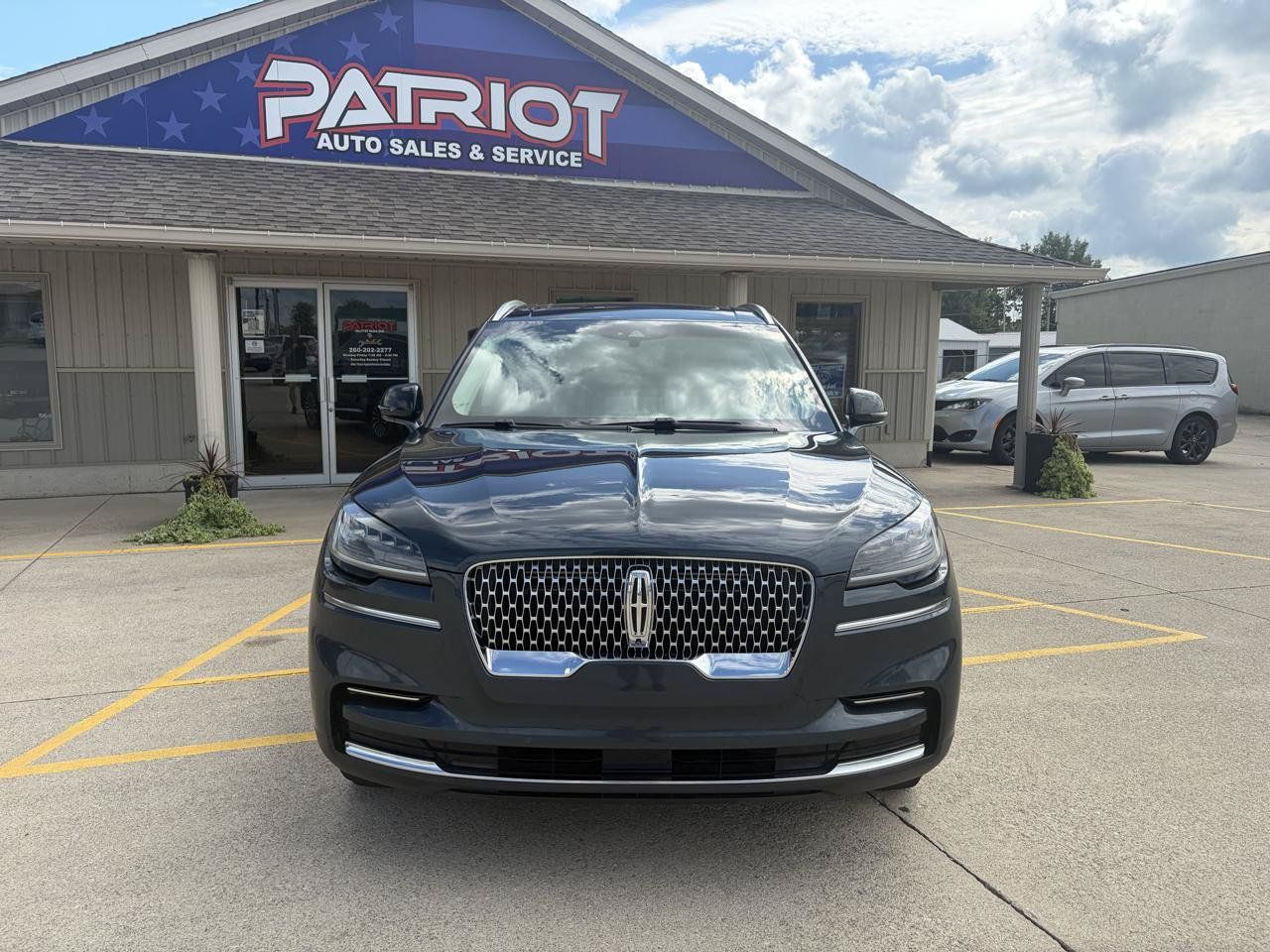 Used 2023 Lincoln Aviator Reserve w/ Class IV Trailer Tow Package AWD/4WD image 2