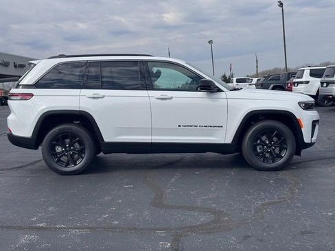 New 2026 Jeep Grand Cherokee Altitude image 2