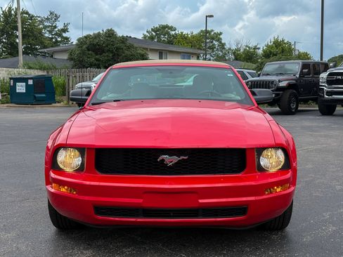 Used 2009 Ford Mustang Convertible RWD image 4