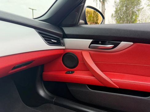 Used 2012 BMW Z4 sDrive28i w/ Sport Pkg image 19