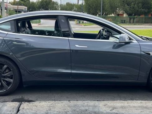 Used 2018 Tesla Model 3 RWD image 5
