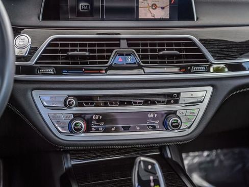 Used 2019 BMW 740i w/ M Sport Package RWD image 31