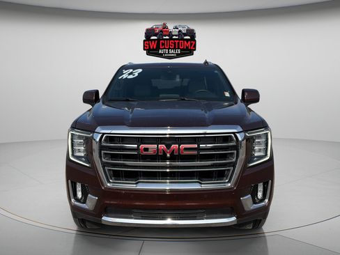 Used 2023 GMC Yukon SLT w/ SLT Premium Package AWD/4WD image 2