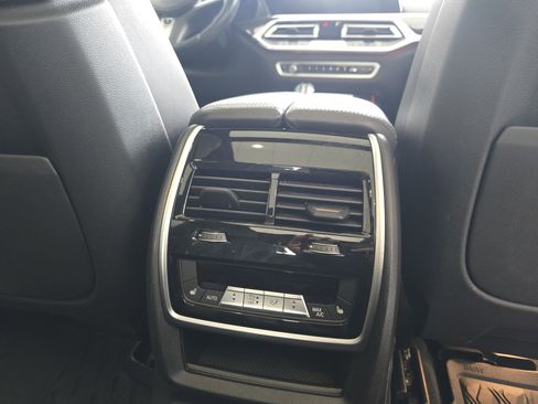 Used 2020 BMW X7 M50i image 27