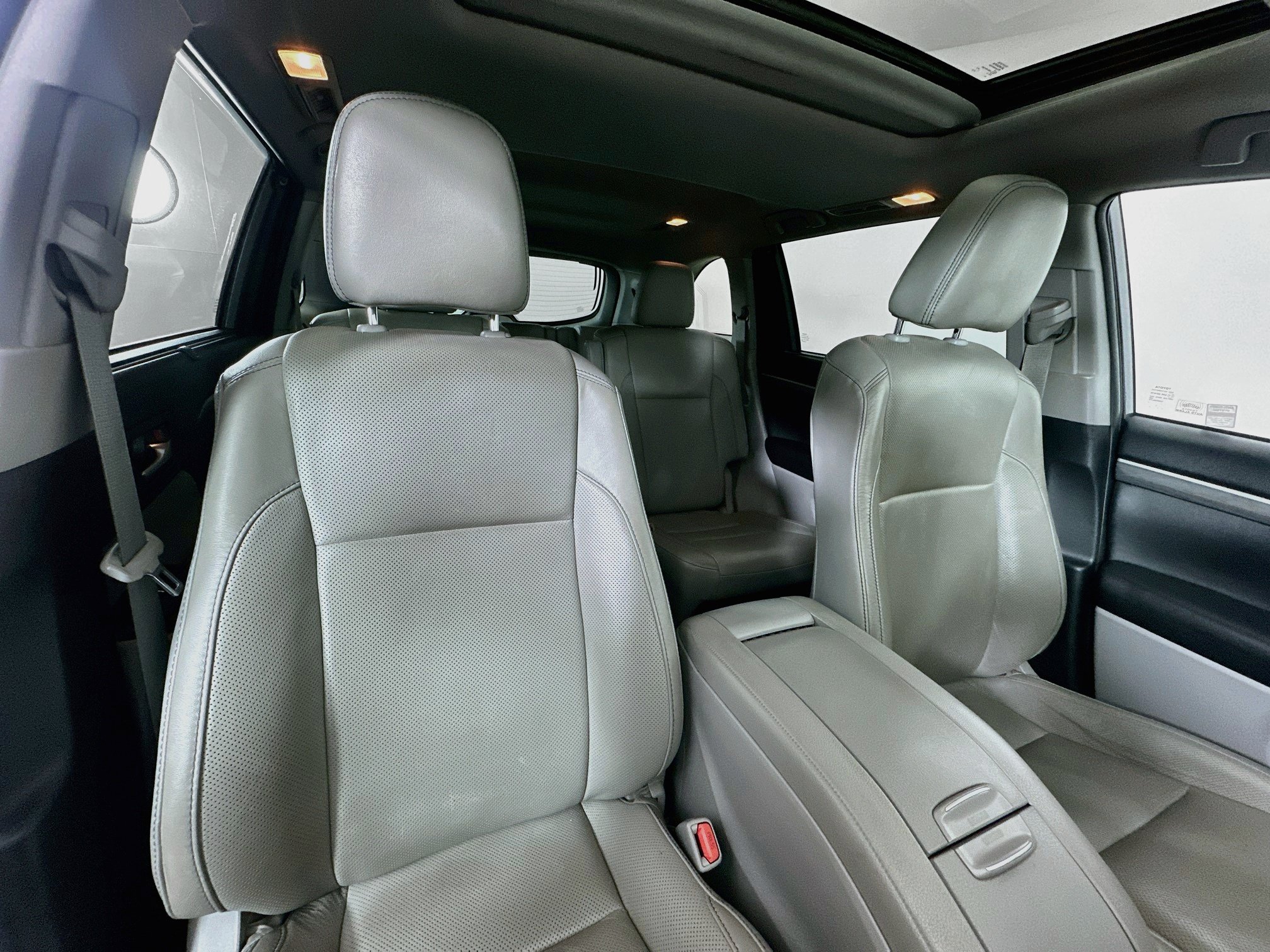 Used 2019 Toyota Highlander Limited w/ Carpet Mat Package (TMS) AWD/4WD image 31