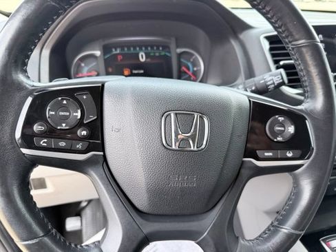 Used 2019 Honda Pilot Touring image 12
