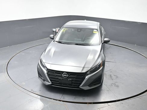 Used 2024 Nissan Altima 2.5 SV FWD image 17