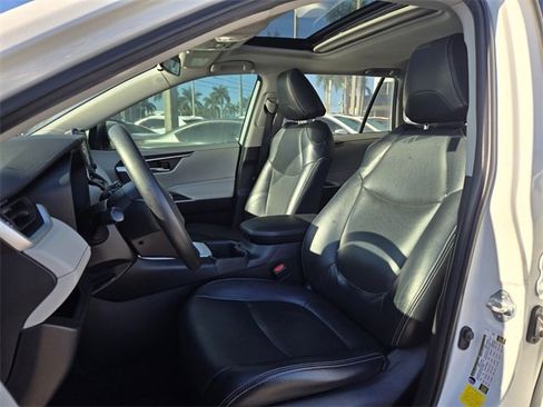 Used 2022 Toyota RAV4 XLE image 9