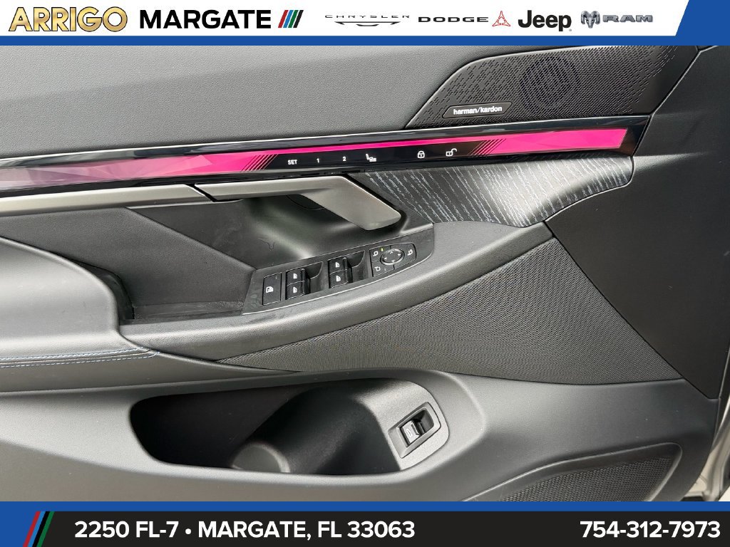 Used 2025 BMW i5 xDrive40 w/ M Sport Package AWD/4WD image 34