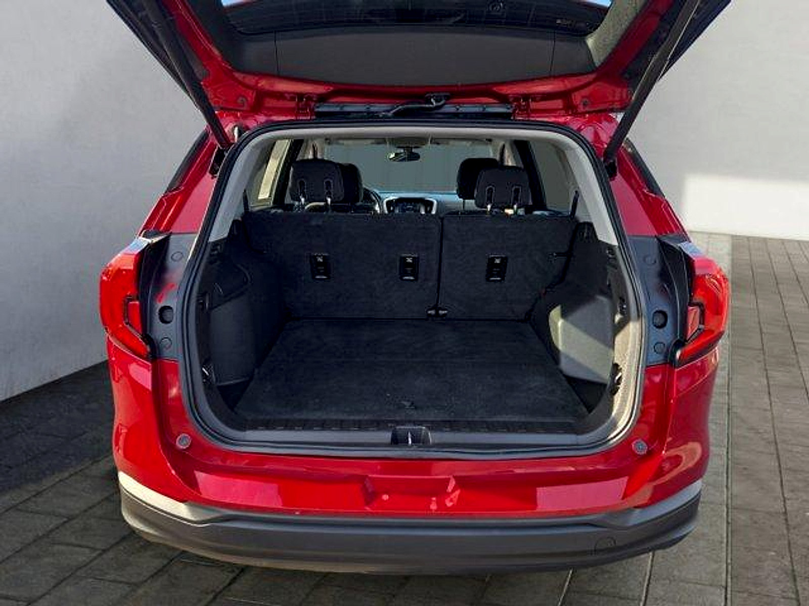 Used 2018 GMC Terrain SLE w/ Driver Convenience Package FWD image 25