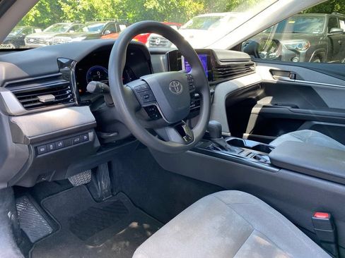 Used 2025 Toyota Camry LE w/ Convenience Package FWD image 9
