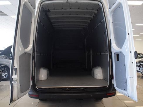 Used 2019 Mercedes-Benz Sprinter 2500 image 14