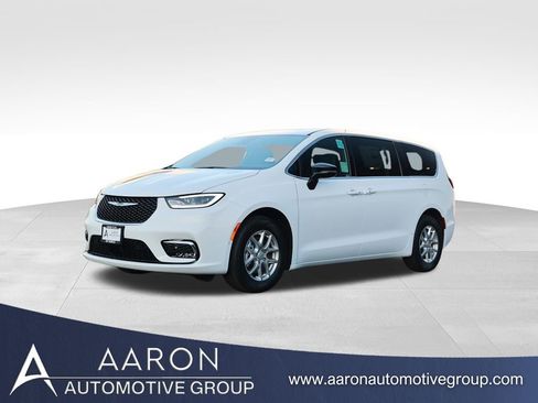 New 2026 Chrysler Pacifica Select FWD image 1